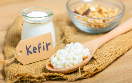 Nuevo estudio respalda los beneficios nocturnos del kéfir con cacao, almendras y plátano para el sistema nervioso y el descanso